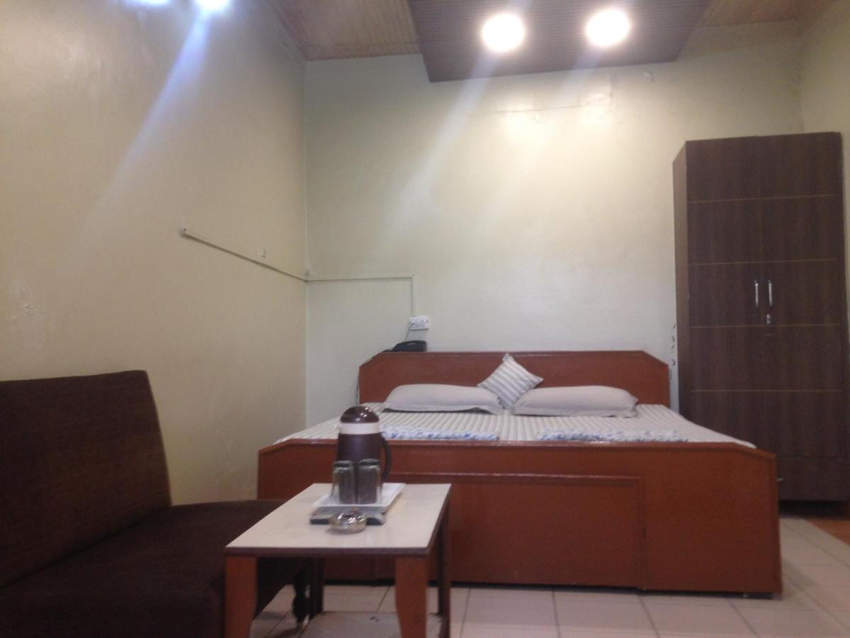 Hotel Palace Amritsar Esterno foto