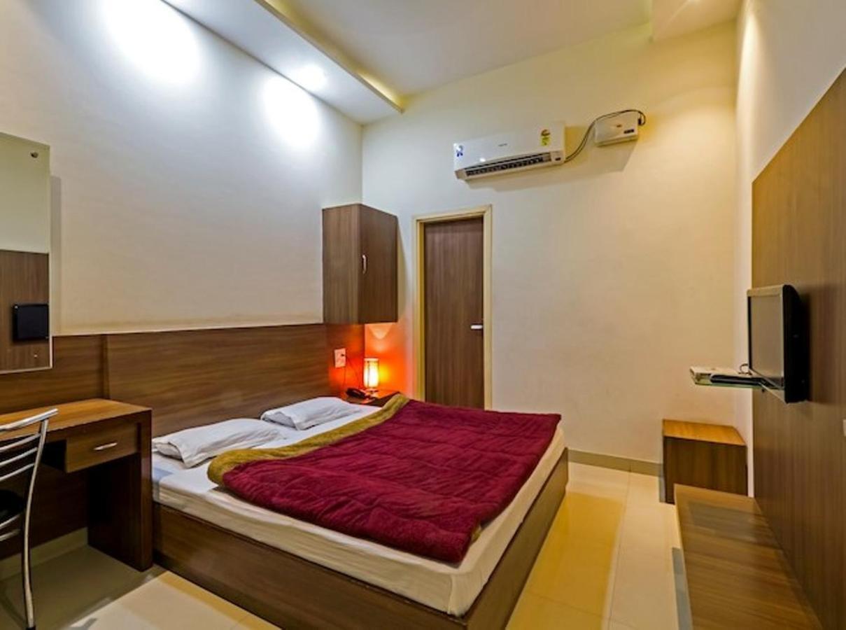 Hotel Palace Amritsar Esterno foto