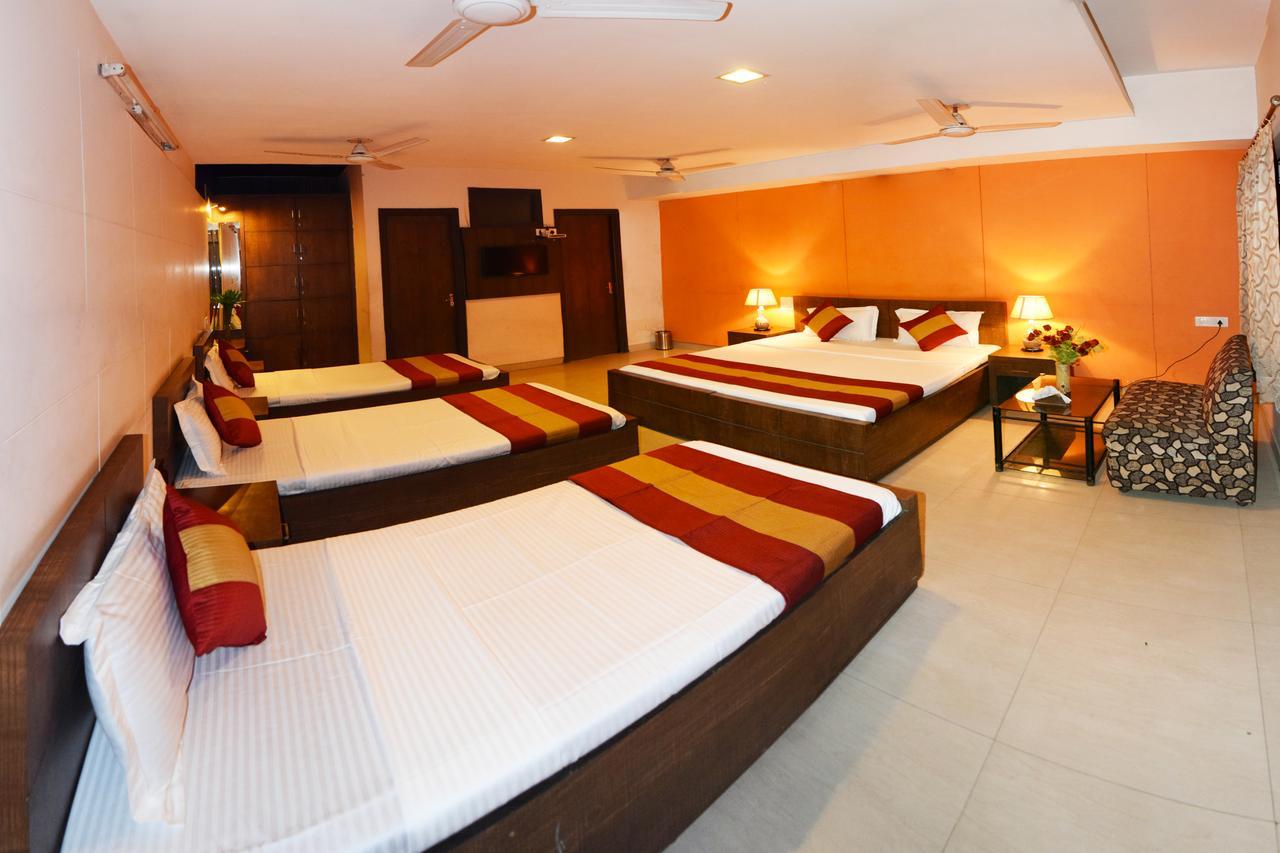 Hotel Palace Amritsar Esterno foto