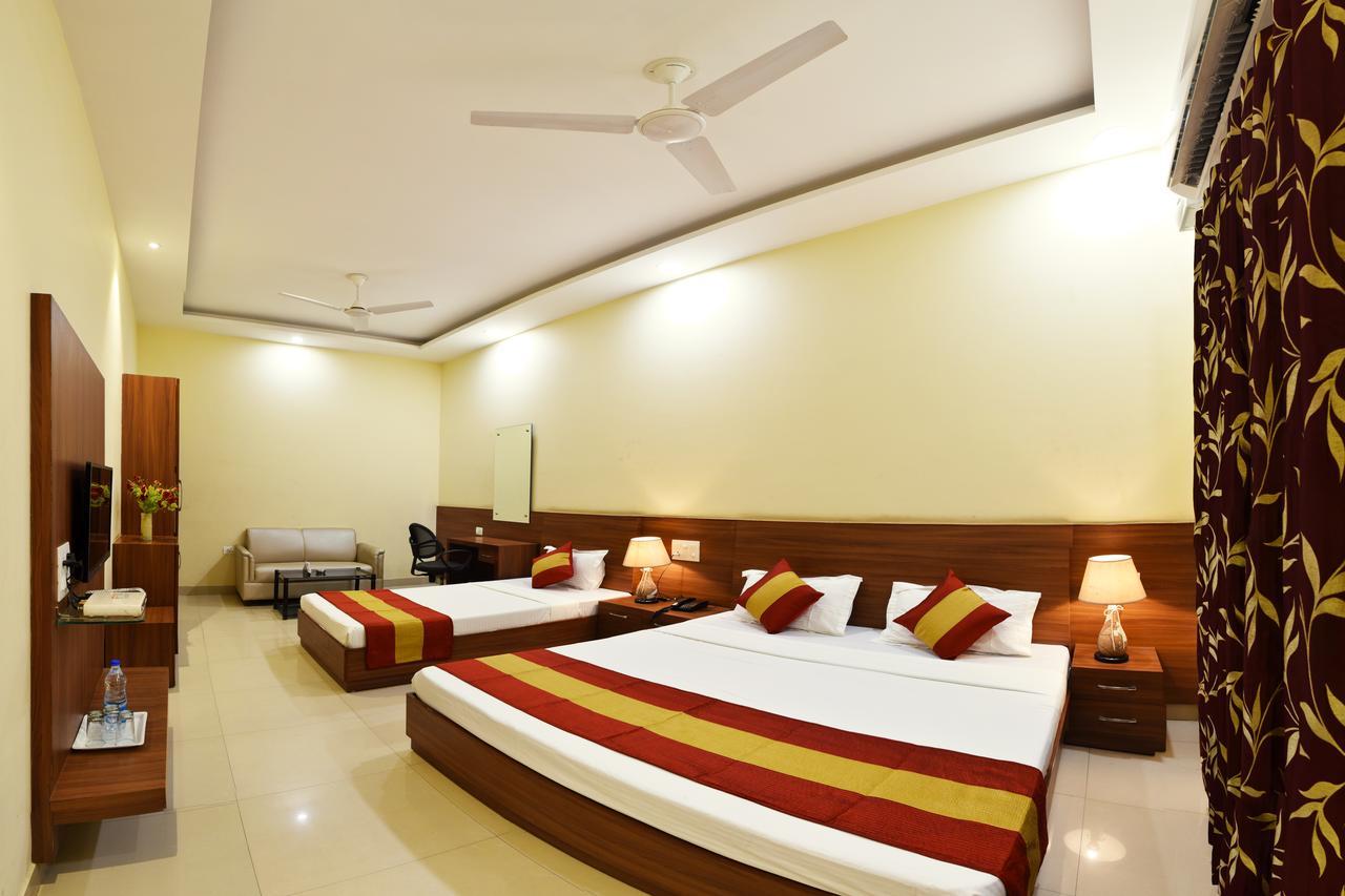 Hotel Palace Amritsar Esterno foto