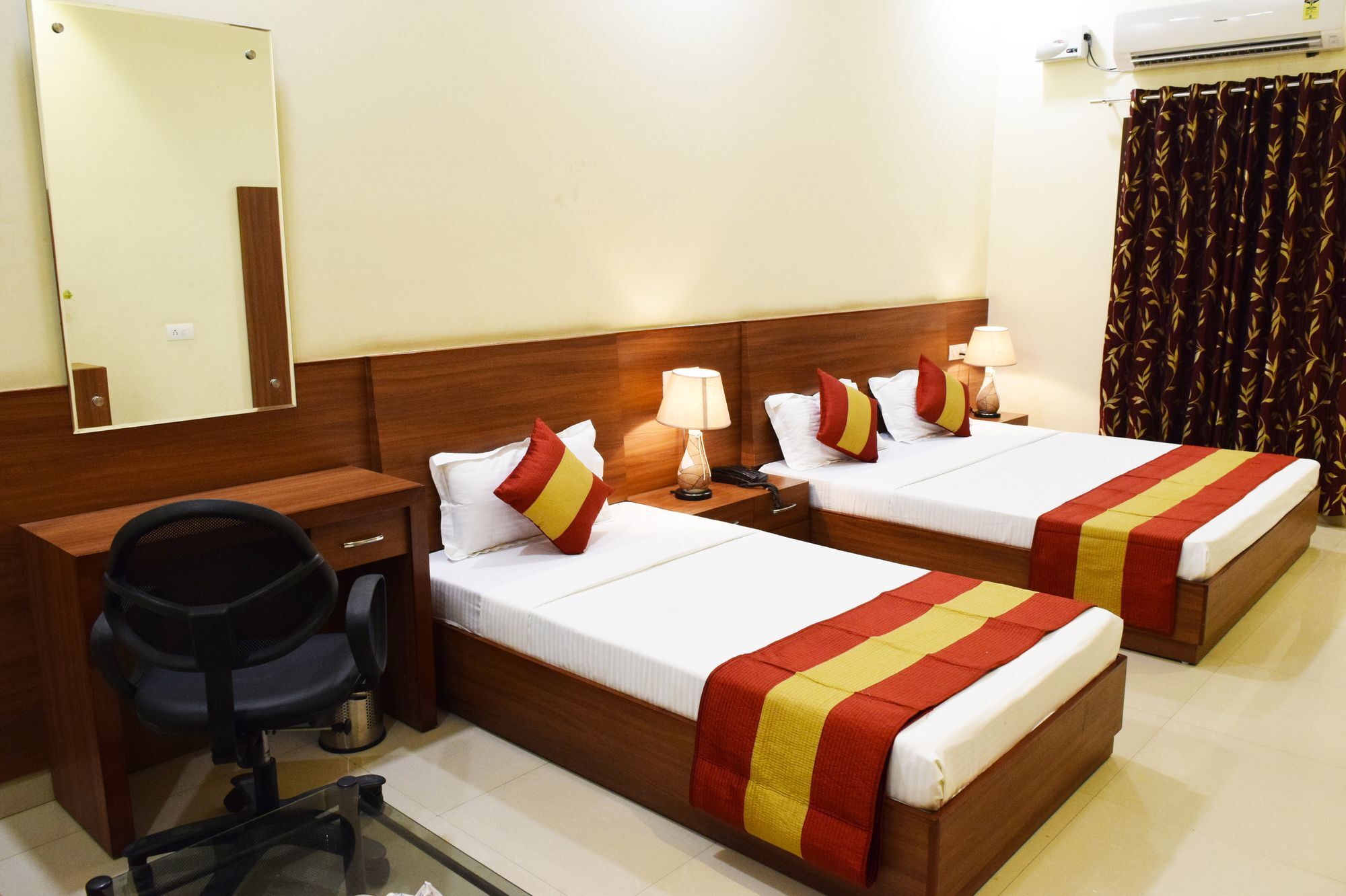 Hotel Palace Amritsar Esterno foto