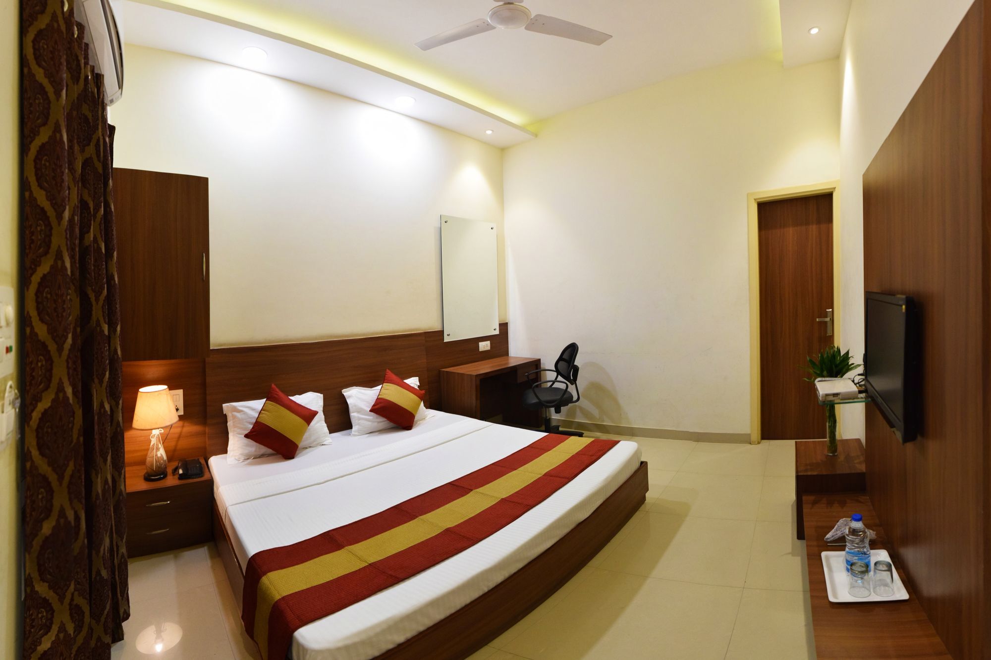Hotel Palace Amritsar Esterno foto